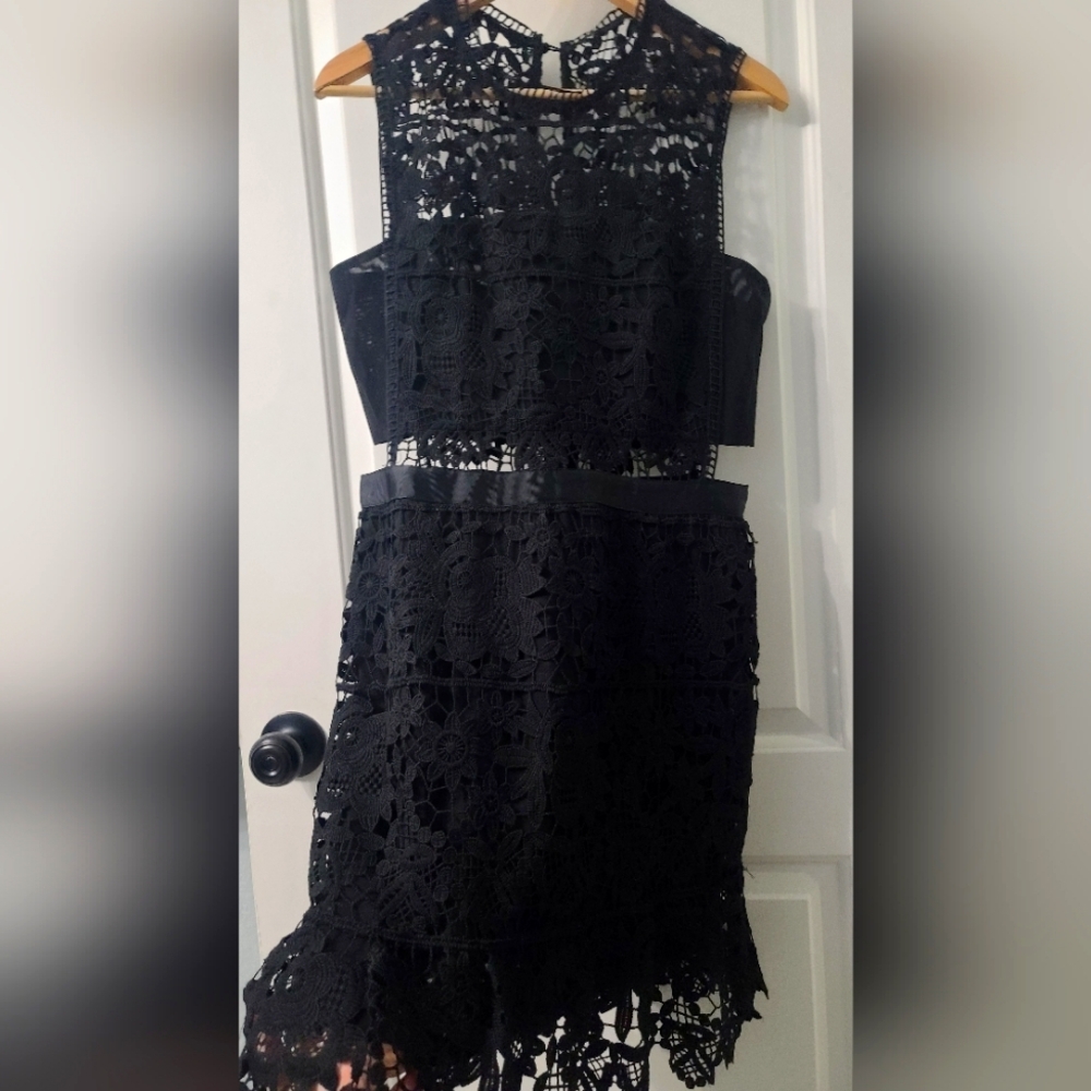 Romeo + Juliet Couture black lace dress size Large